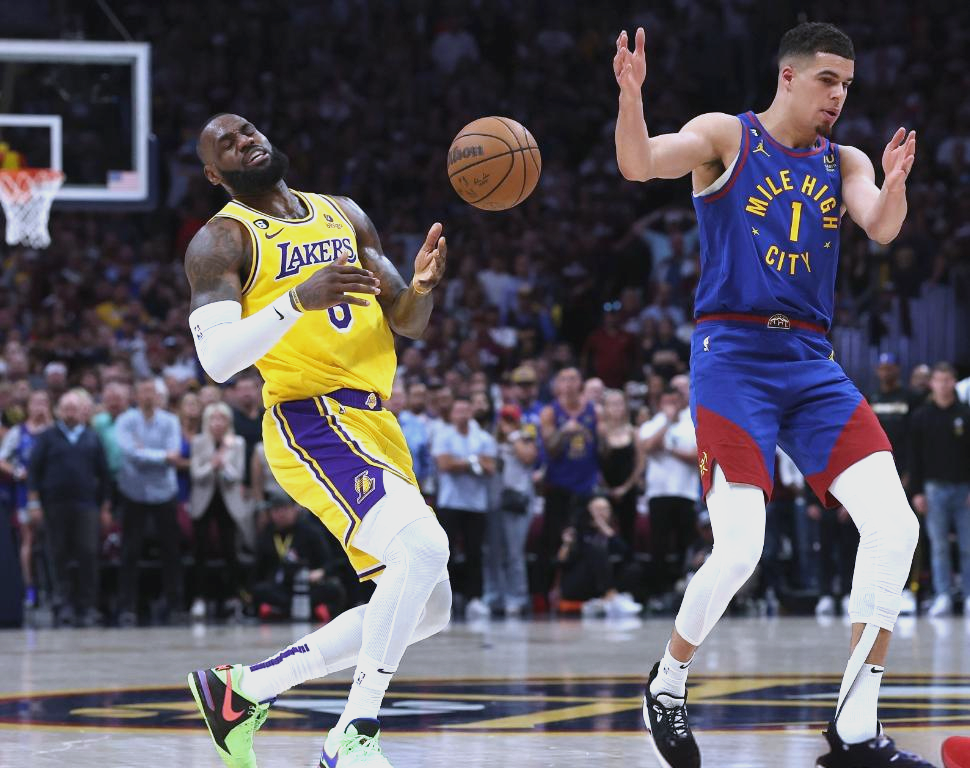 包含从清晨成都蓉城防线松动到阿扎伦卡与70激战掘金分钟，清晨芝加哥公牛调整名单以备NBA常规赛的词条